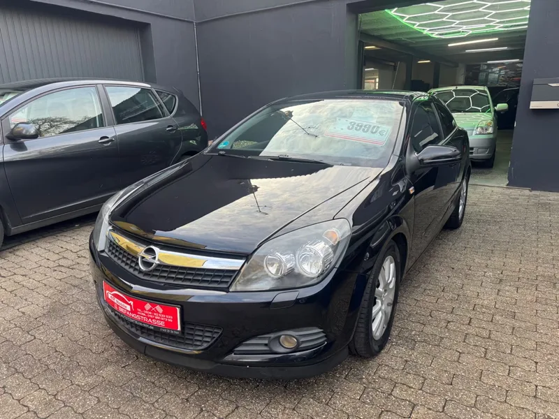 Opel Astra H GTC Edition, Schwarz Metallic, Baujahr 2009